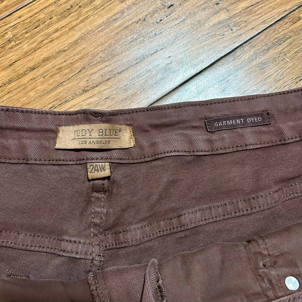 Judy Blue Flare Jeans Brown, 24W - Picture 3 of 9